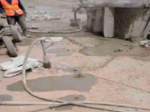 杭锦水泥混凝土路面板底注浆技术 路面脱空注浆整治方案