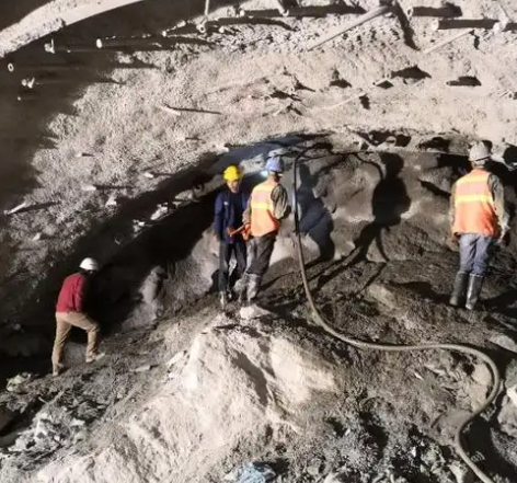 杭锦拱顶带模注浆料的施工流程及注意事项